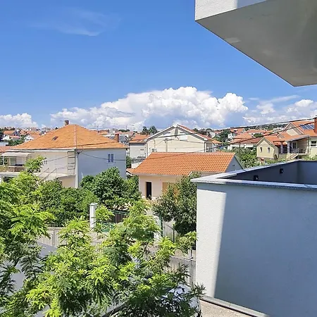 Apartman Lena * زادار