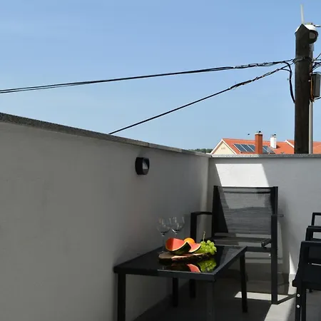 Apartment Apartman Lena *